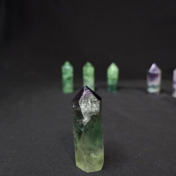 Beautiful faceted Fluorite Points - Picture 6 of 14